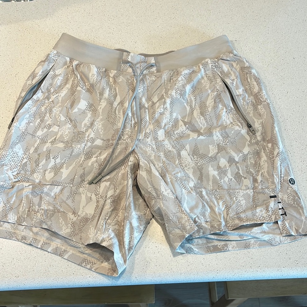 Men’s Lululemon License to Train Short 7”